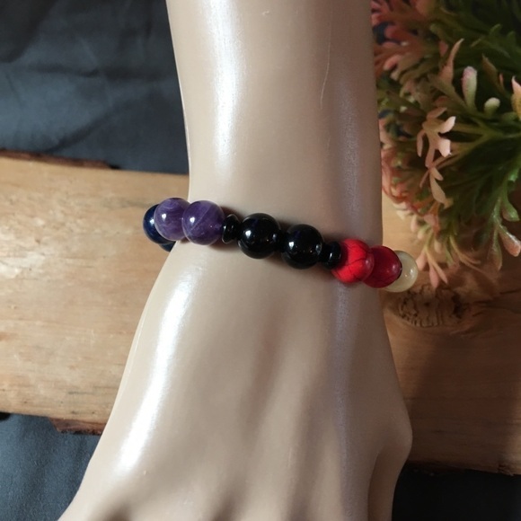 Chakra and black jasper stretch beaded bra… - Picture 6 of 6